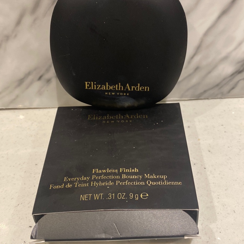 Elizabeth Arden Flawless Finish Bouncy Makeup - golden Ivory - Picture 3 of 7